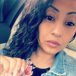 Meet your Posher, Yolanda